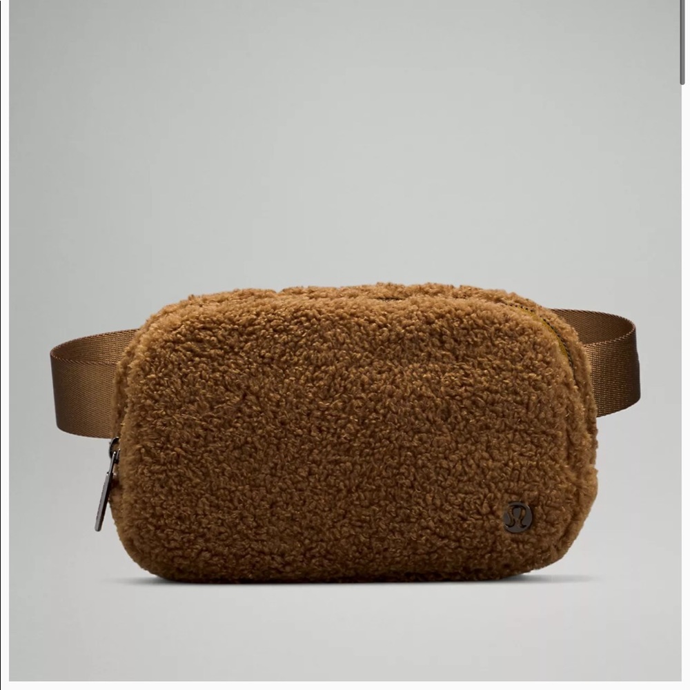 Lululemon Everywhere Fleece bag